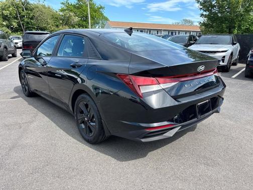 Black 2023 Hyundai ELANTRA SEL