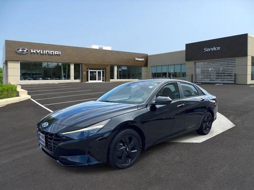 Black 2023 Hyundai ELANTRA SEL