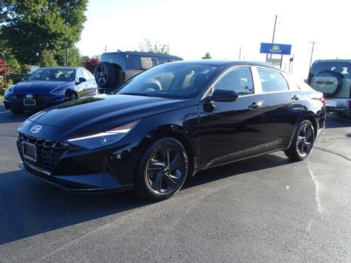 2022 Hyundai ELANTRA SEL