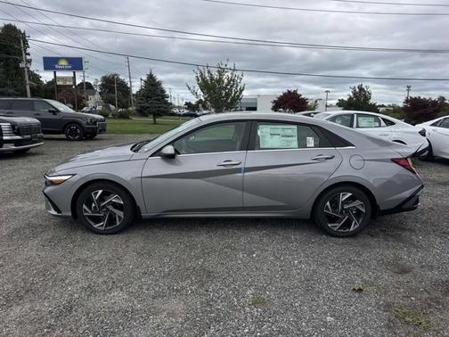 2025 Hyundai ELANTRA Limited