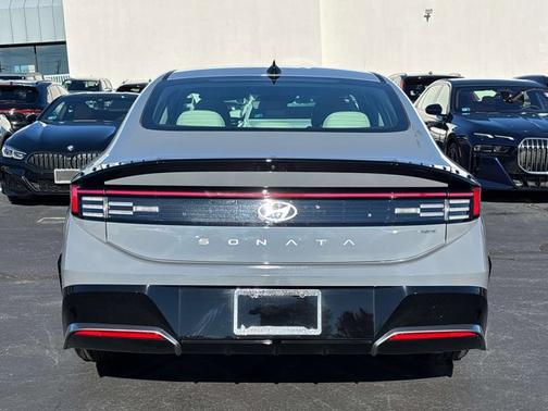 2025 Hyundai SONATA Hybrid SEL