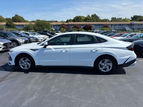 2025 Hyundai SONATA SE