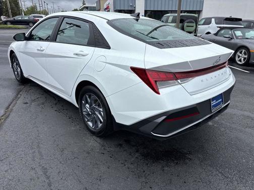 2024 Hyundai ELANTRA HEV Blue