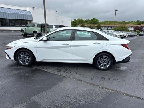 2024 Hyundai ELANTRA HEV Blue