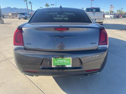 2022 Chrysler 300 Touring L