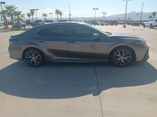 2024 Toyota Camry Hybrid SE