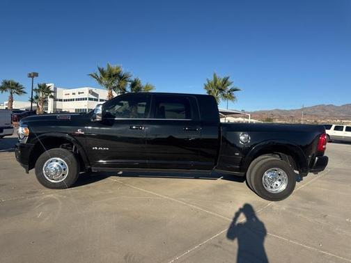 2024 RAM 3500 Limited Longhorn Mega Cab 4x4 64' Box