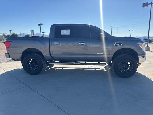 2017 Nissan Titan SV