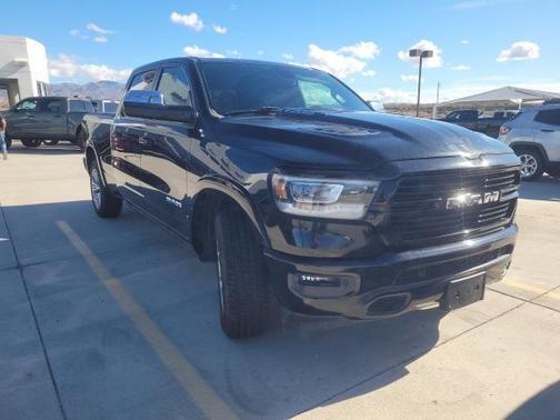 2020 RAM 1500 Laramie Crew Cab 4x4 64' Box
