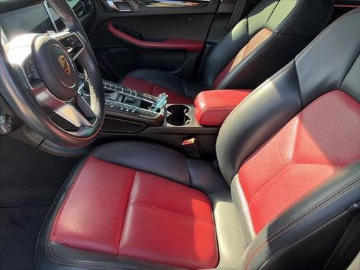 2021 Porsche Macan Base