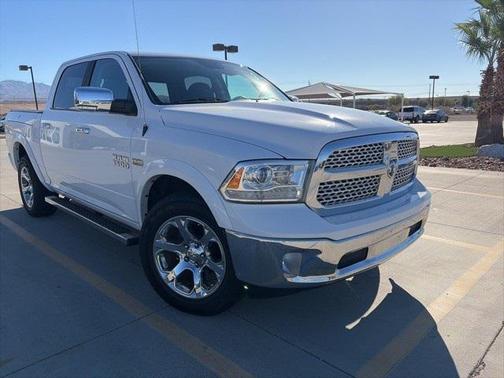 2017 RAM 1500 Laramie Crew Cab 4x4 57' Box