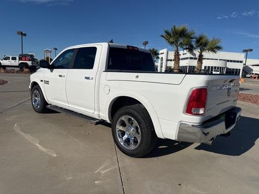 2017 RAM 1500 Laramie Crew Cab 4x4 57' Box