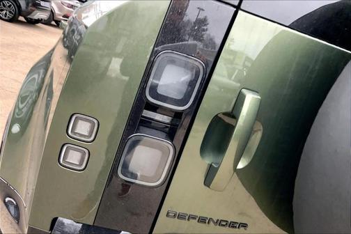 2026 Land Rover Defender 110 X-Dynamic SE