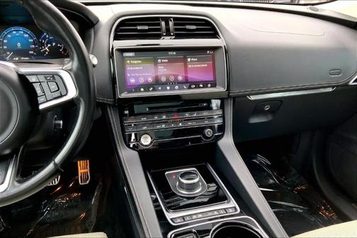 2017 Jaguar F-PACE 35t R-Sport