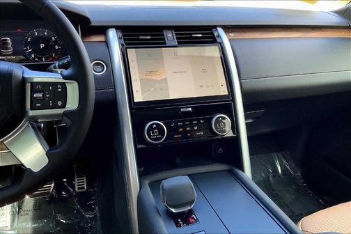 2025 Land Rover Discovery P300 Dynamic SE