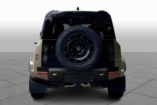 2025 Land Rover Defender OCTA