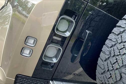 2025 Land Rover Defender OCTA
