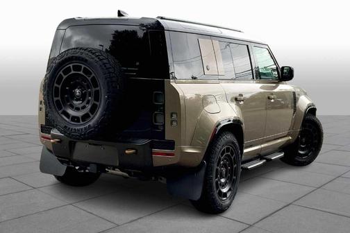 2025 Land Rover Defender OCTA