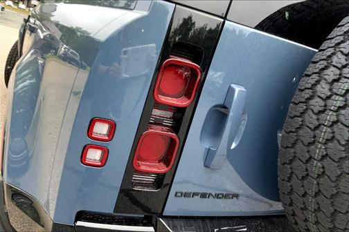 2025 Land Rover Defender P500 X-Dynamic SE