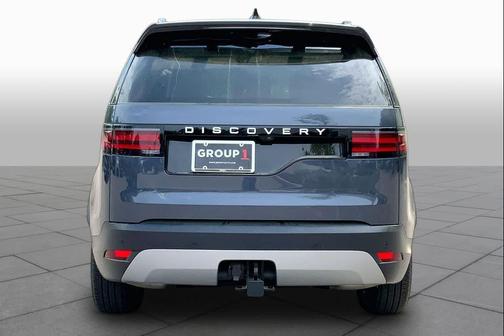 Varesine Blue Metallic 2025 Land Rover Discovery P300 S