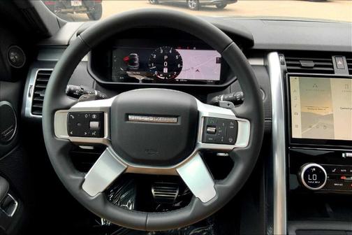 2024 Land Rover Discovery P300 Dynamic SE