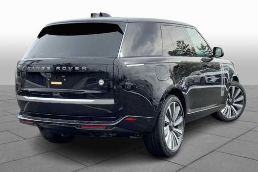 2025 Land Rover Range Rover P615 SV