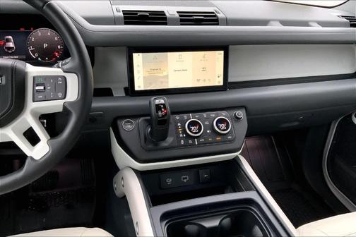 2024 Land Rover Defender P500 SE