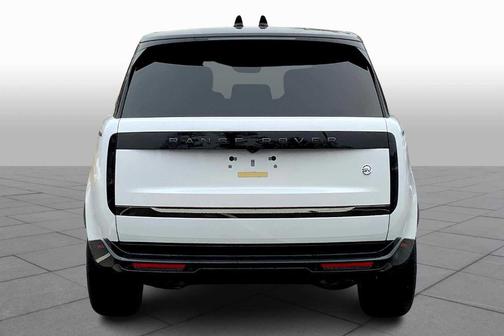 2025 Land Rover Range Rover P615 SV