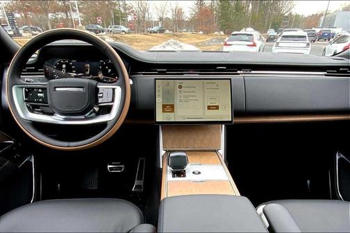 2025 Land Rover Range Rover P615 SV