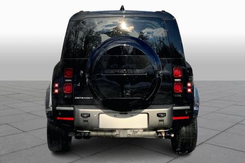 2024 Land Rover Defender P400 X-Dynamic SE