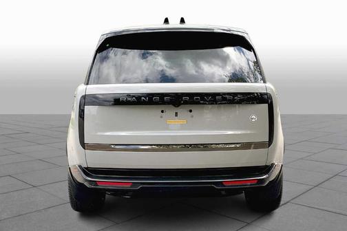 2024 Land Rover Range Rover P615 SV