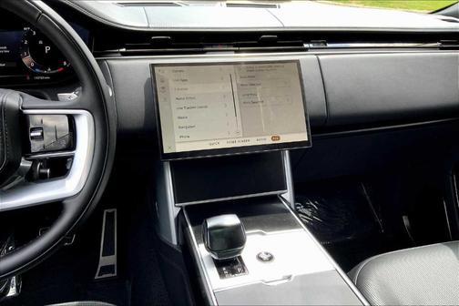 2024 Land Rover Range Rover P615 SV