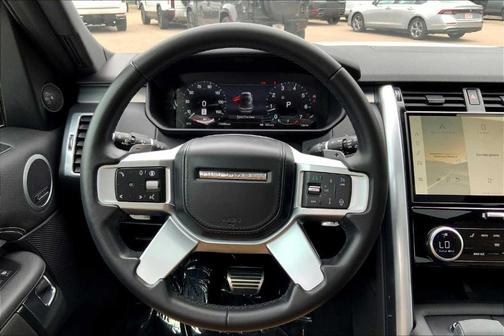 2024 Land Rover Discovery P300 Dynamic SE