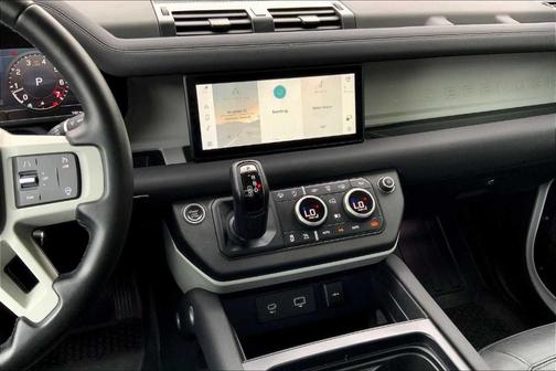 2022 Land Rover Defender 110 SE