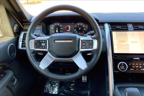 2025 Land Rover Discovery P300 Dynamic SE