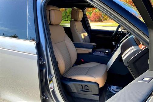 2025 Land Rover Discovery P300 Dynamic SE