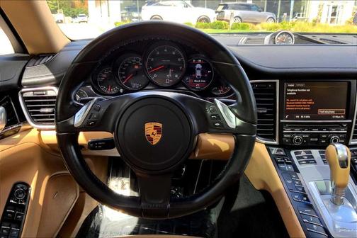 2016 Porsche Panamera 4