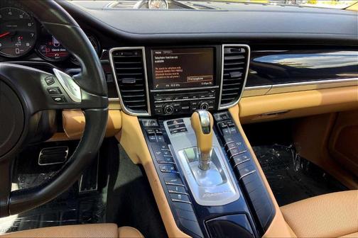 2016 Porsche Panamera 4