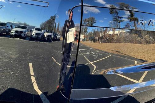 2025 Land Rover Range Rover P550e SE