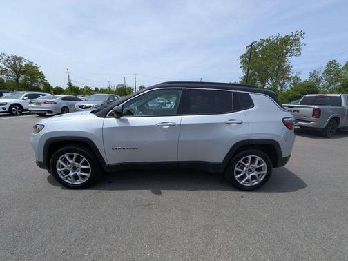 Silver Zynith Metallic Clearcoat 2025 Jeep Compass Limited