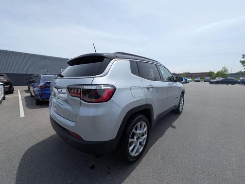 Silver Zynith Metallic Clearcoat 2025 Jeep Compass Limited
