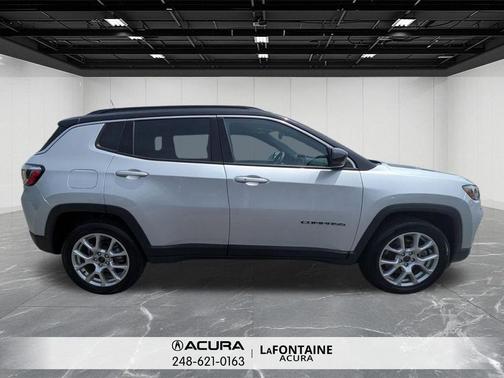 Silver Zynith Metallic Clearcoat 2025 Jeep Compass Limited
