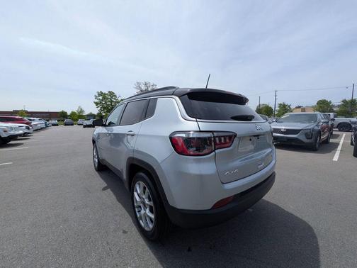 Silver Zynith Metallic Clearcoat 2025 Jeep Compass Limited
