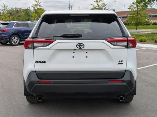 2023 Toyota RAV4 LE