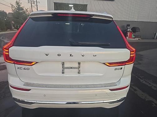 2022 Volvo XC60 B5 Inscription
