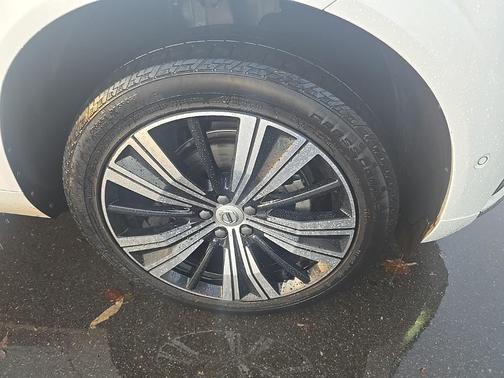 2022 Volvo XC60 B5 Inscription