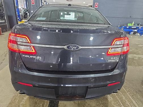 2017 Ford Taurus SEL
