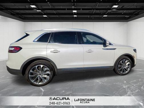 Ceramic Pearl Metallic Tinted Clearcoat 2023 Lincoln Nautilus Reserve