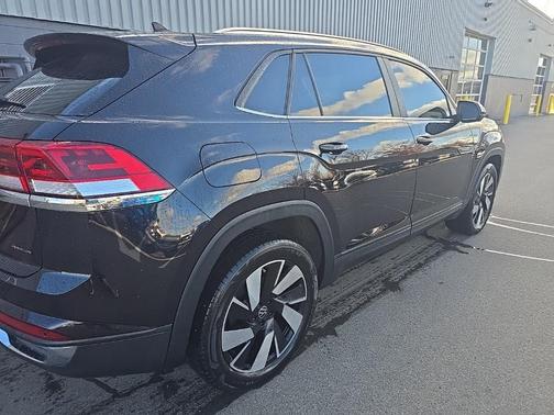 2024 Volkswagen Atlas Cross Sport 2.0T SE w/Technology 4MOTION