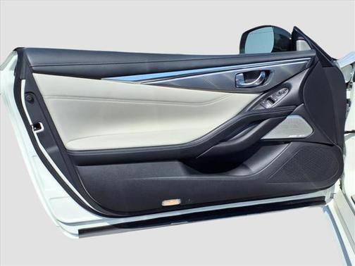 2022 INFINITI Q60 LUXE